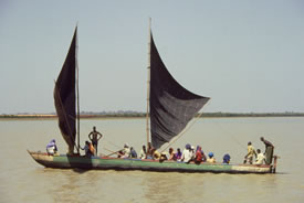 Dugout ferry on the Rio Geba